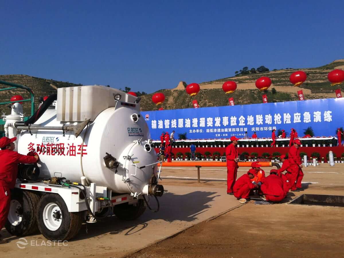PACS vacuum trailer in China