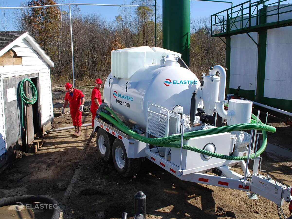 PACS 1000 vacuum trailer oil tank cleaner