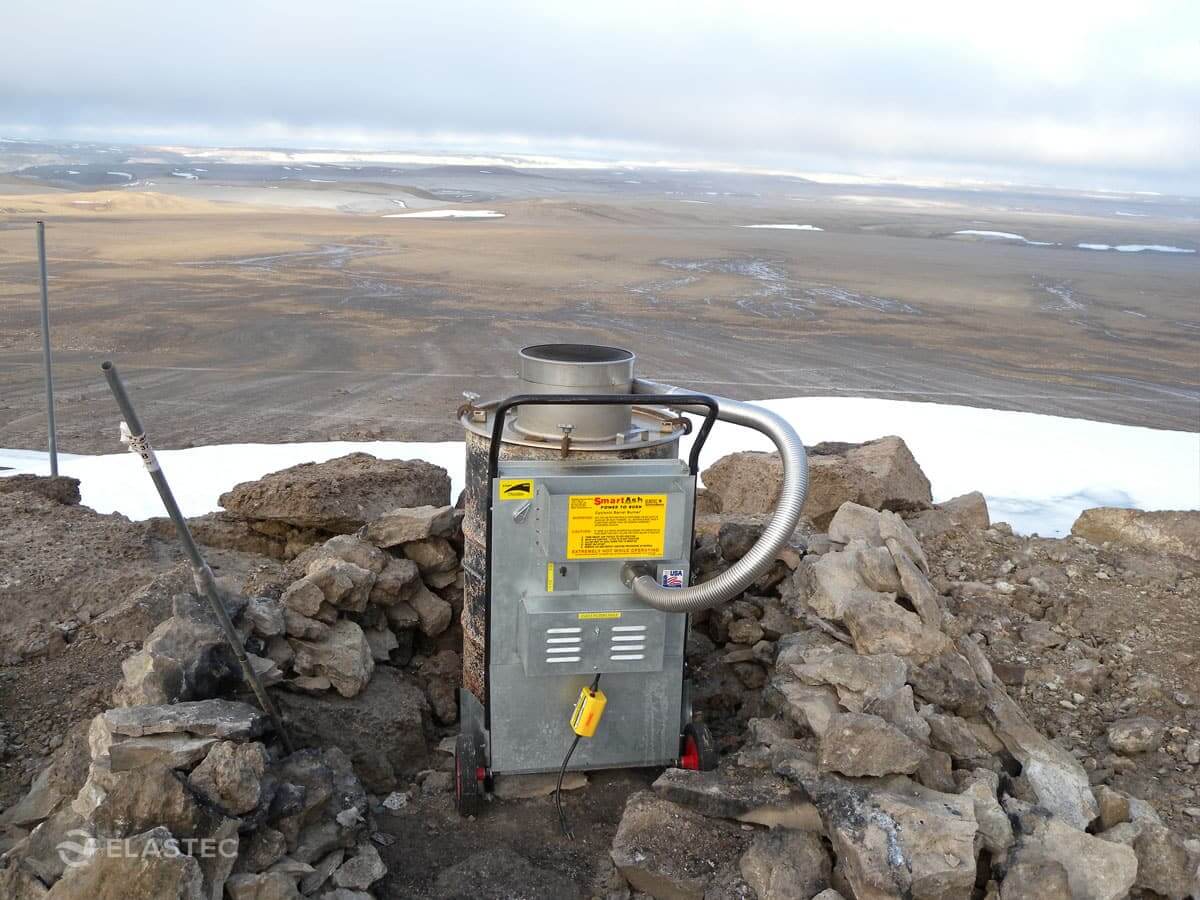 Smartash incinerator for arctic oil spill response
