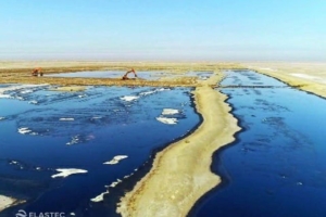 Skimmers in oil pit