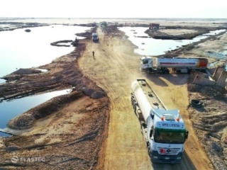 Recovering oil from pit