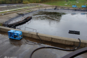 Recovered oil skimmer