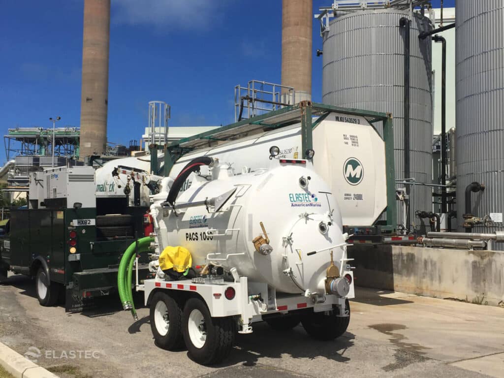 Vacuum trailer for tank cleaning