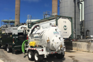 Vacuum trailer for tank cleaning