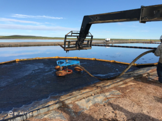Weir skimmer in heavy oil