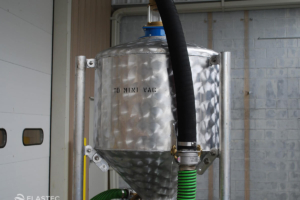 Hopper feed unit for vacuum systems