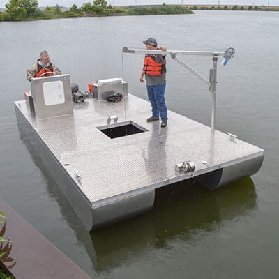 Barco de trabalho com plataforma