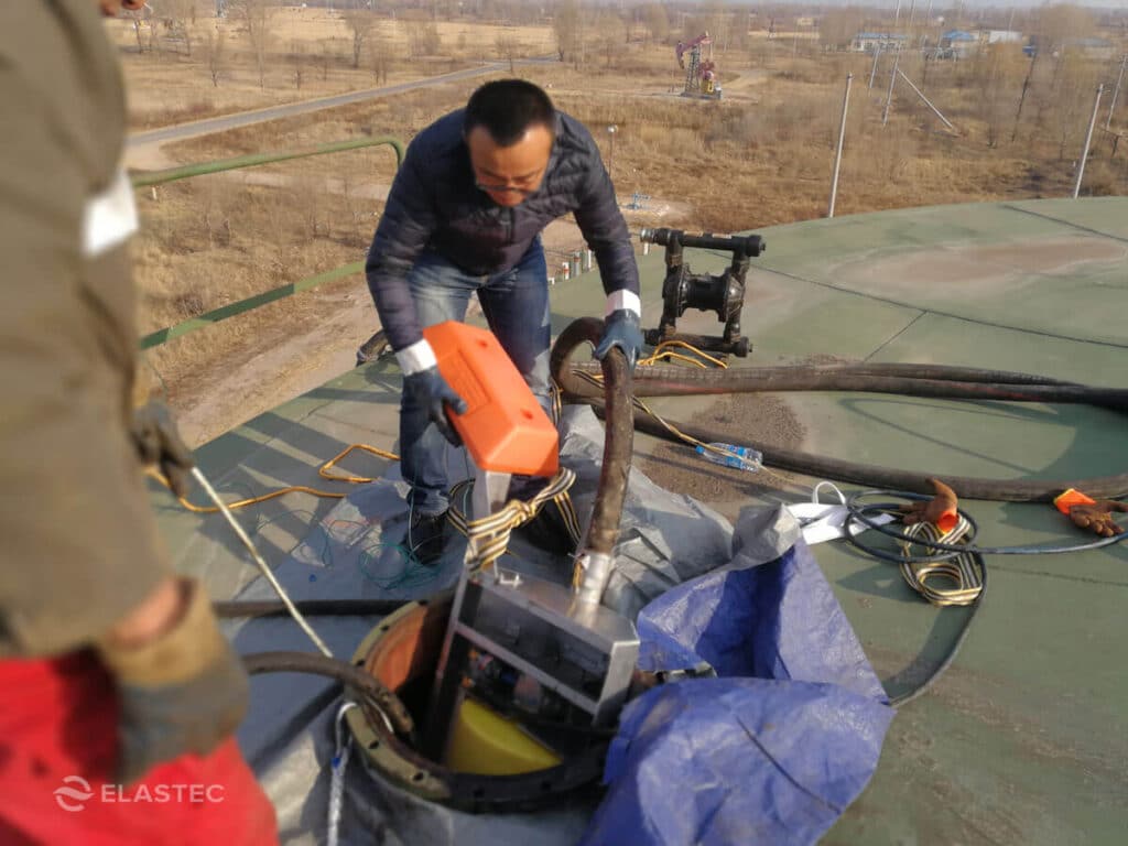 Skimming oil inside tank