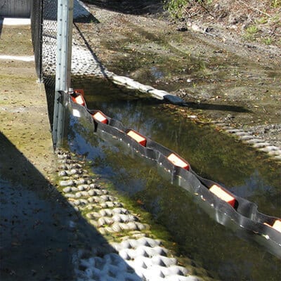 Barrière piège à déchets