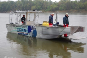 Aluminiowa łódź robocza o długości 28 stóp z rampą
