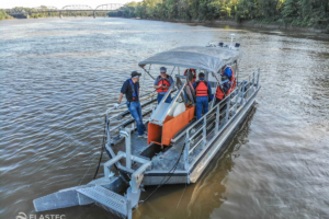 Disc skimmer boat