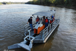 Barco skimmer de disco ranhurado