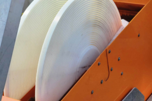 Grooved disc skimmer insert