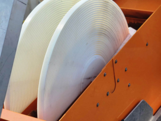 Grooved disc skimmer insert