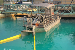 Inserção de skimmer de disco ranhurado para barcos