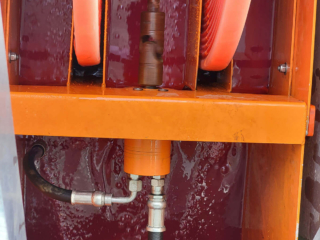 Grooved disc skimmer insert for skimming oil