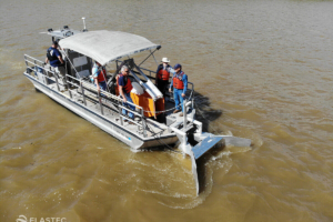 Kvichak-Boot mit Rillenscheibenskimmer