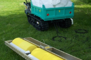 Transportador de esteira Elastec com skimmer de óleo e absorventes