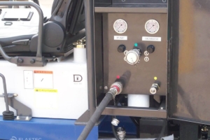 Sistema de controle hidráulico de transportador de esteira multifuncional