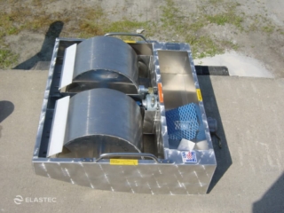 Skimming fat, oil and grease from water