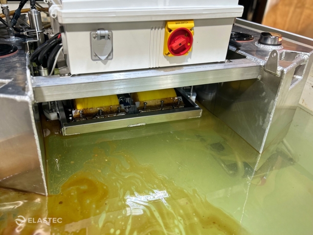 ROV oil skimmer