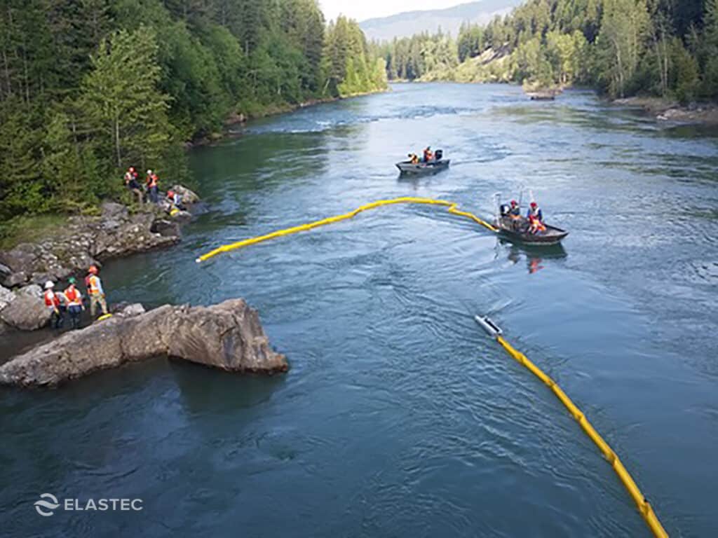 Boats towing boom and deflectors