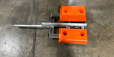 Magetic hull connector card