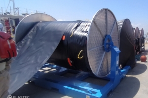 Inflatable rubber containment boom on reel
