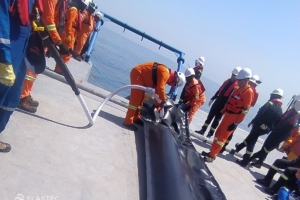 Inflating RubberMax TP containment boom